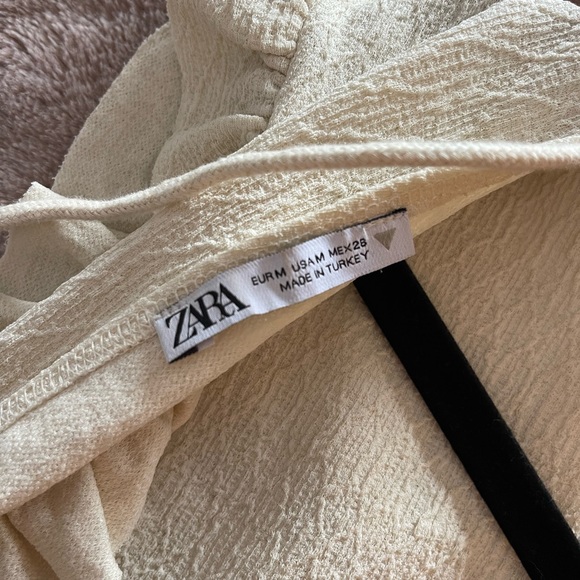 Zara Embroidered Off-White Romper - Picture 4 of 4